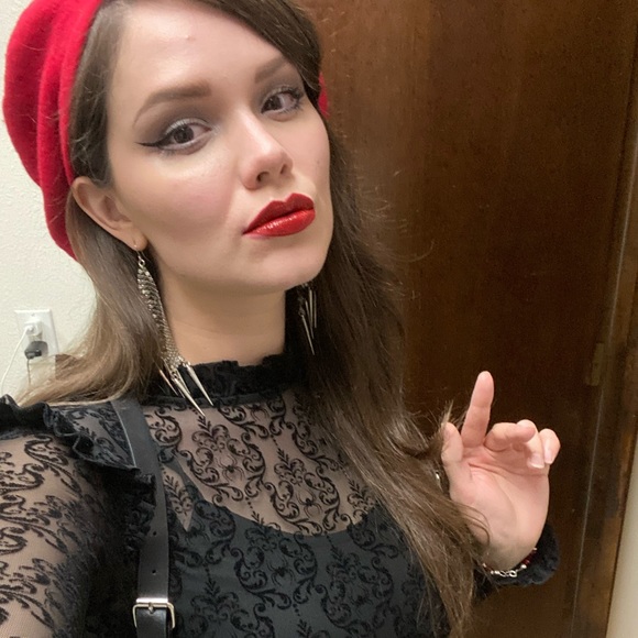 Meet your Posher, Kelly Mackenzie - Picture 4 of 4